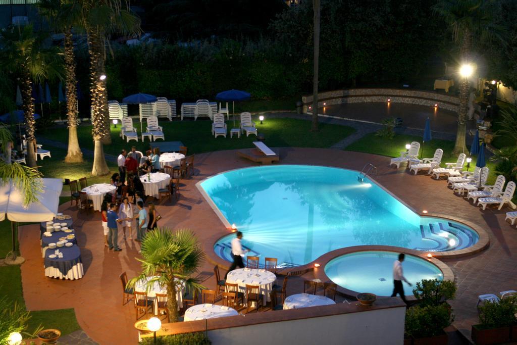 Hotel Barbarella Giugliano In Campania Exterior foto