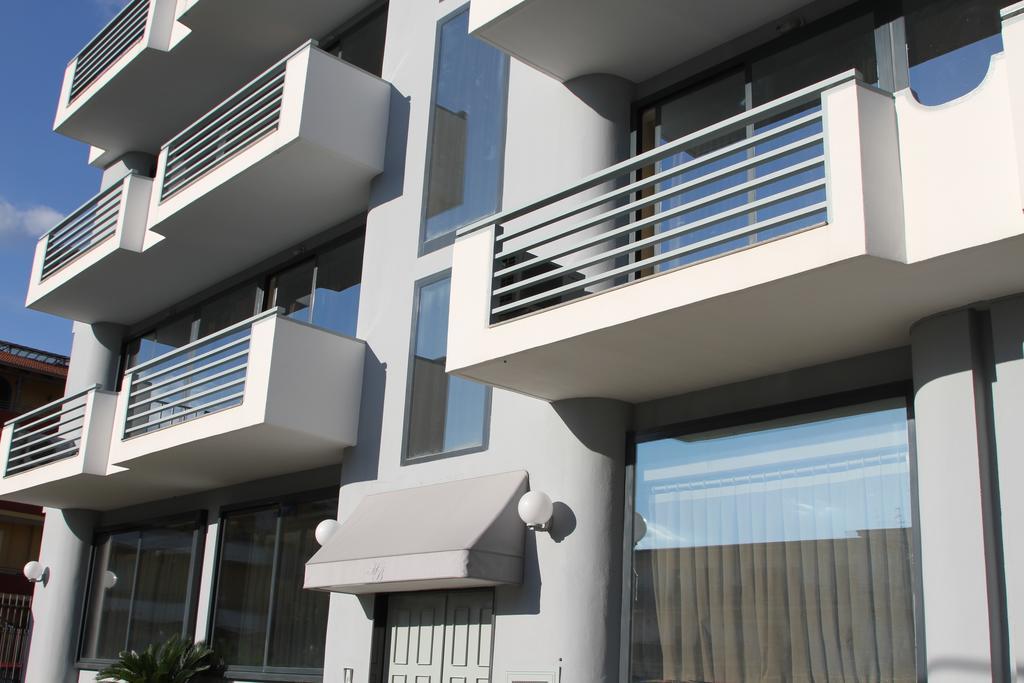 Hotel Barbarella Giugliano In Campania Exterior foto